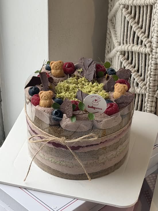 8 Inch Dubai Chocolate Cake / 8寸迪拜巧克力蛋糕